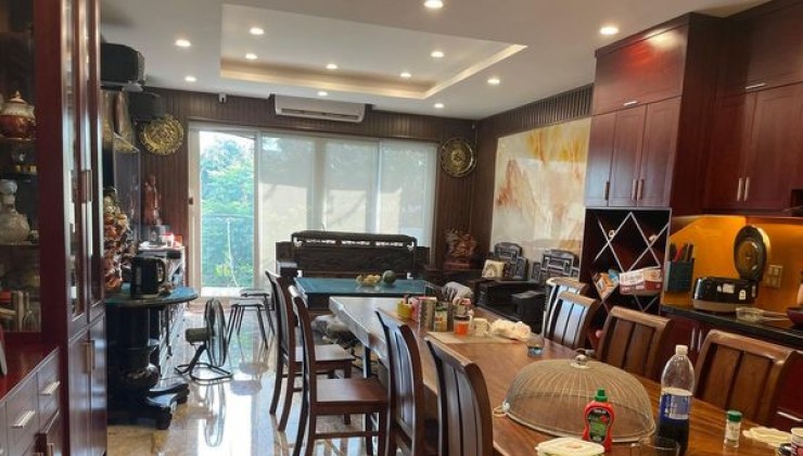 Bán biệt thự đẳng cấp vip khu Dịch Vọng, vỉa hè ô tô tránh kinh doanh, 145m2, 45 tỷ, mặt tiền 10m